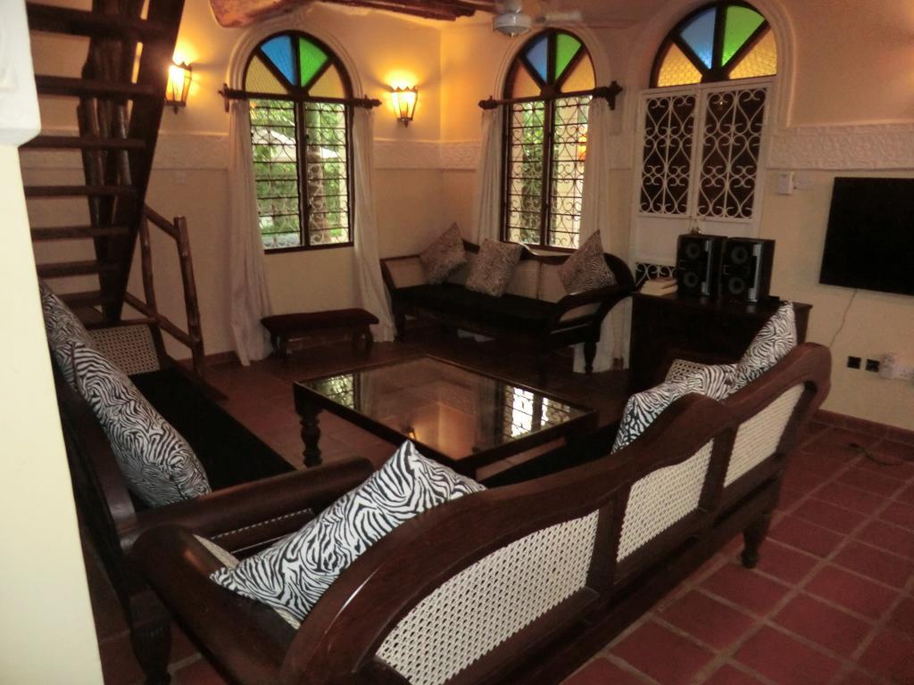 Villa Lamuhouse Diani Beach Exterior photo